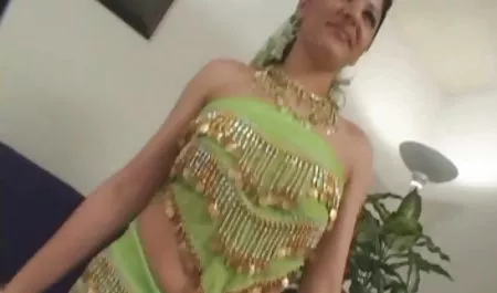 انگشتان کلیپ سگسی کوتاه نوجوان Busty آسیایی دور!