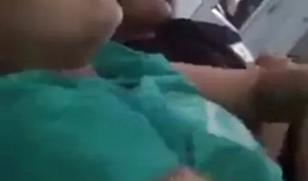 اسکارلت شیرینی مقداری دیک را فیلم پورن خارجی کوتاه در تنگ و محکم خود می گیرد
